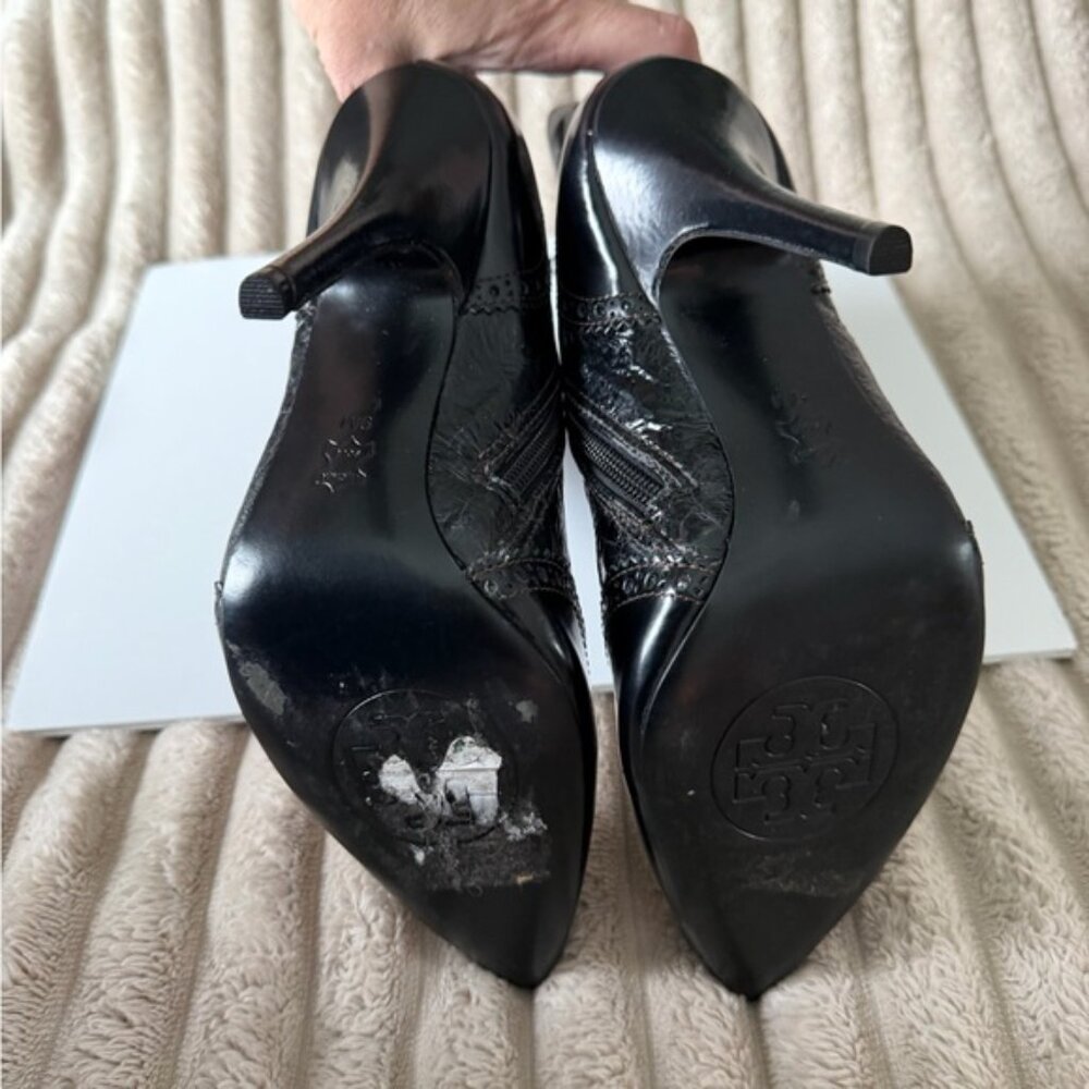 Tory Burch Black Patent Leather Crinkle Ankle Boots Size 9M - Picture 5 of 10